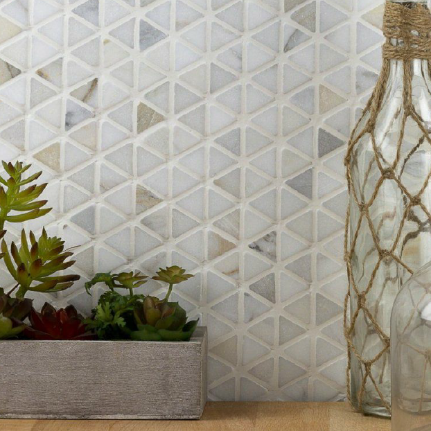 三角形状のモザイクタイル